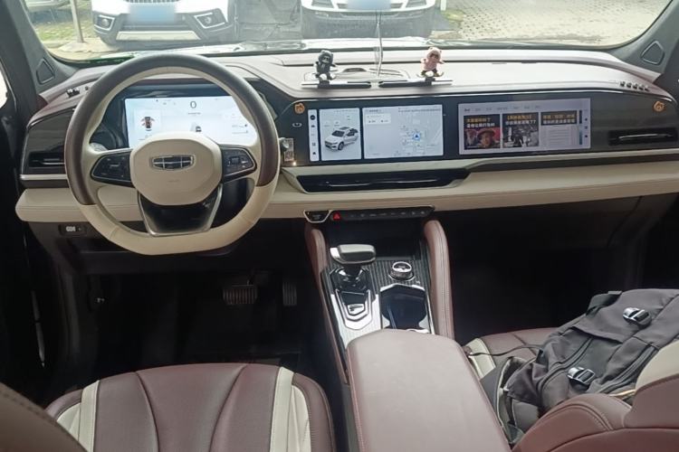 Used Geely Auto Monjaro L 2021 2.0TD DCT EVO Two-Wheel Drive Prestige Version Center Console