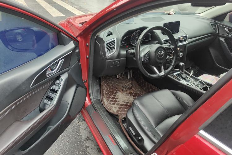 Used Mazda 3 Axela 2017 Hatchback 2.0L Automatic Sport Model China V Emission Standard Driver Seat