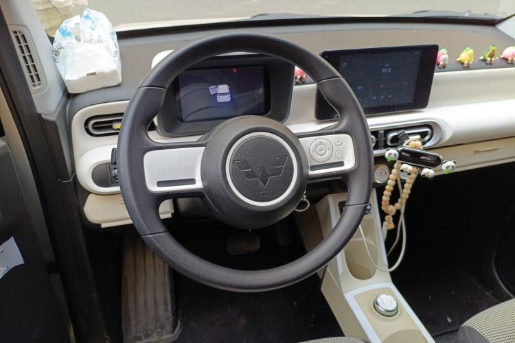 Used Wuling Hongguang MINIEV 2024 3rd Generation 215km Advanced Version
