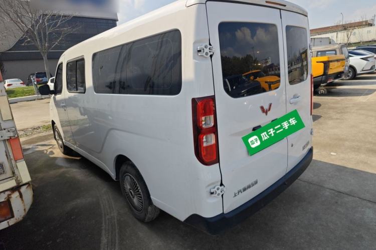 Used Wuling Yangguang 2024 300km Comfort-Grade Passenger Van 60kW