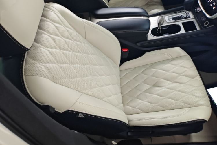 Used Nissan Murano 2021 2.5L XE Two-Wheel Drive Elite Edition Right Front Seat