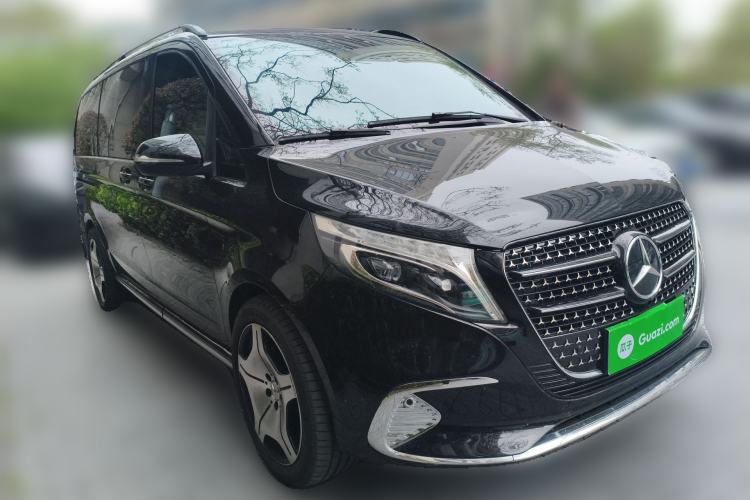 Used Mercedes-Benz V-Class 2020 V 260 Avantgarde Edition Front Right 45 Deg