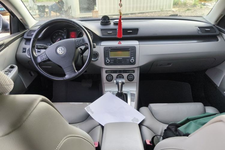 Used Volkswagen Magotan 2009 1.8 TSI DSG Comfort Edition Center Console