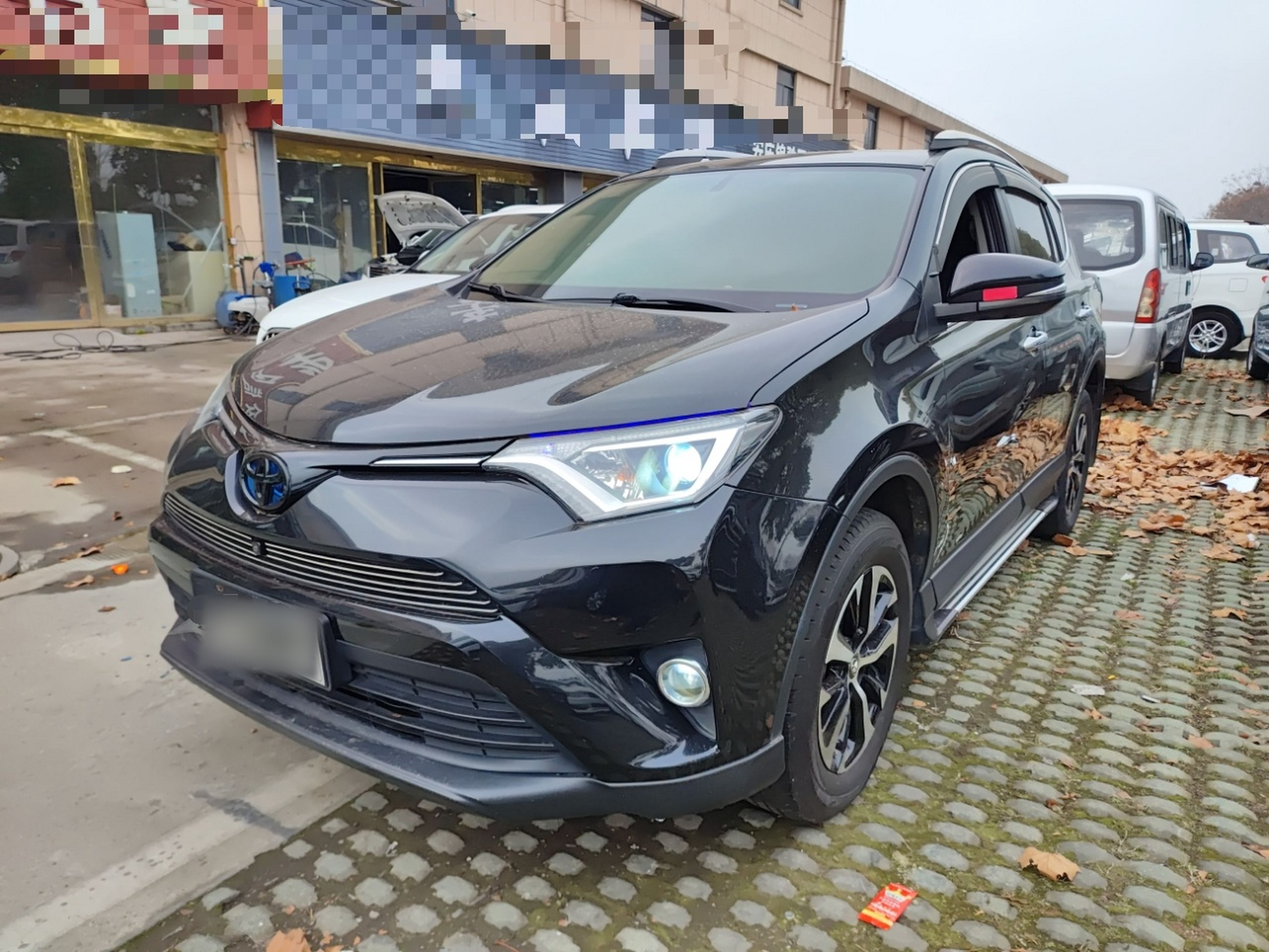 Под передней частью автомобиля