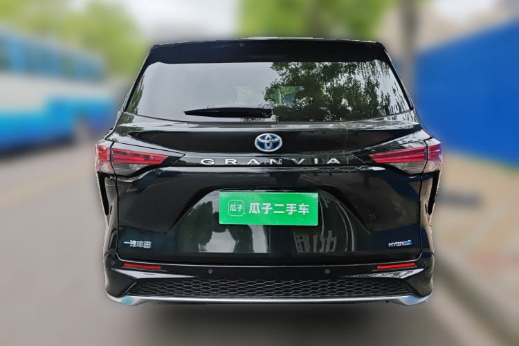 Used Toyota Granvia 2022 2.5L Hybrid Premium Edition
