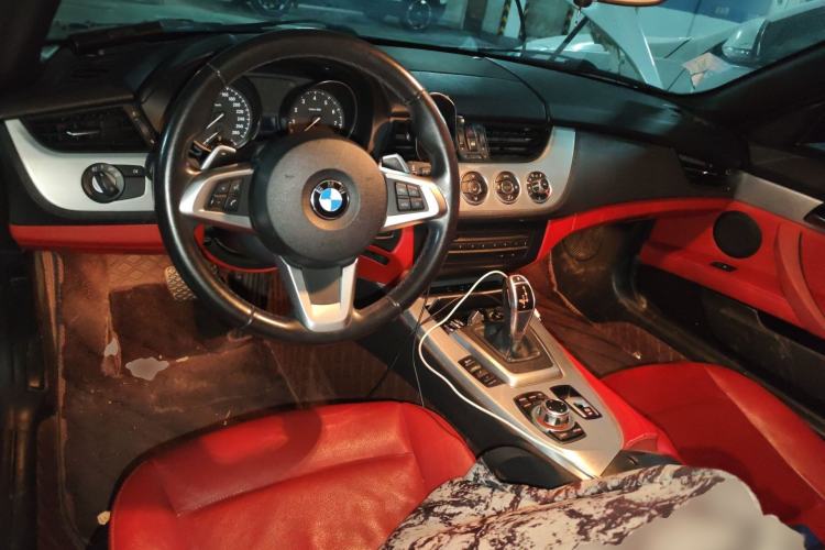Used BMW Z4 2013 sDrive20i Leading Model Center Console