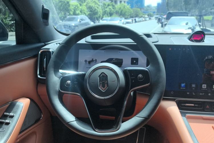 Used Hima AITO M8 2025 Model Pure Electric Max+ Six-Seat Four-Wheel-Drive Version
