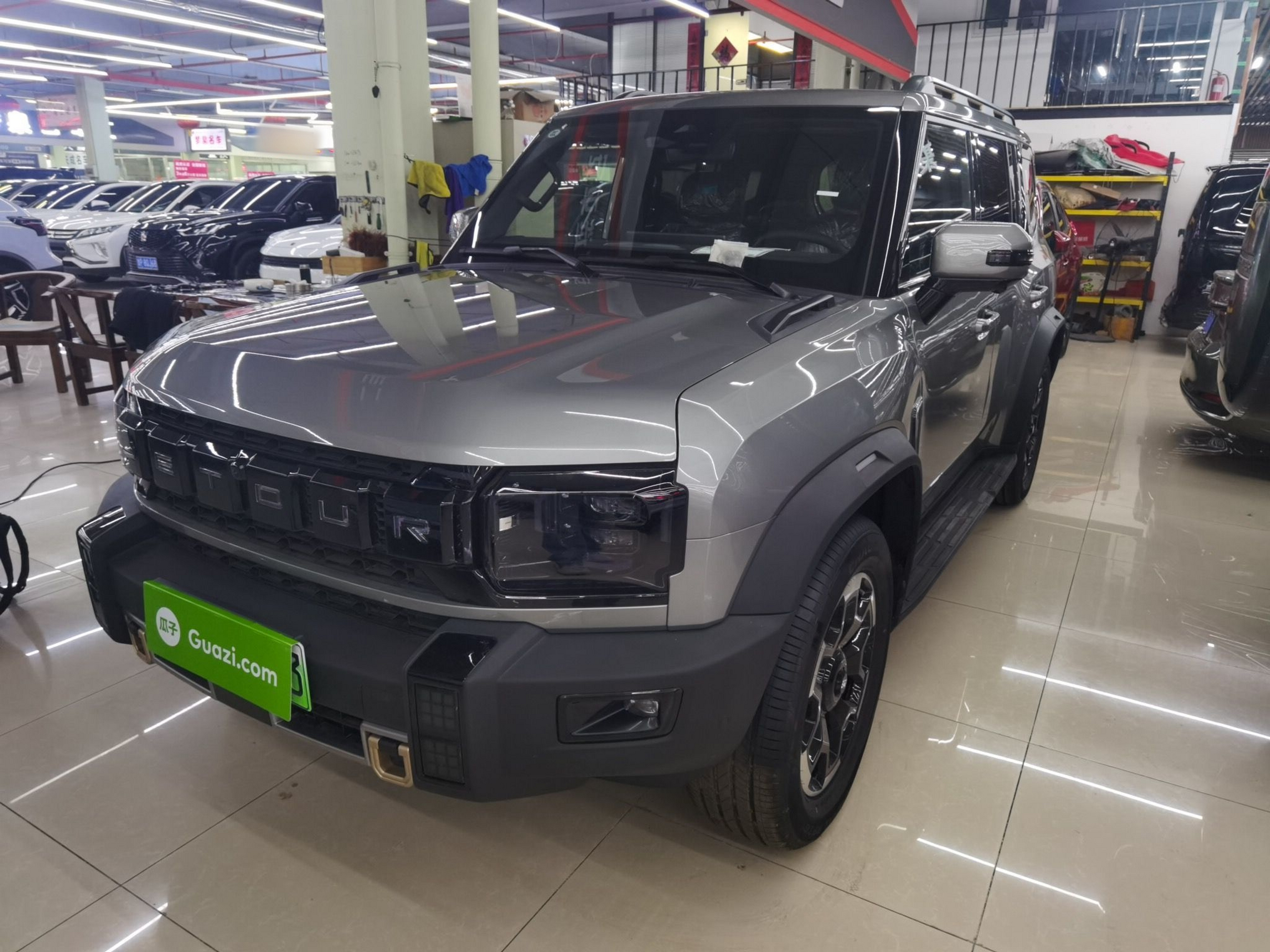 Под передней частью автомобиля