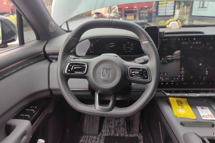 Used Zeekr 7X 2025 100 kWh Long-Range Rear-Wheel Drive with Intelligent Driving Features Steering Wheel