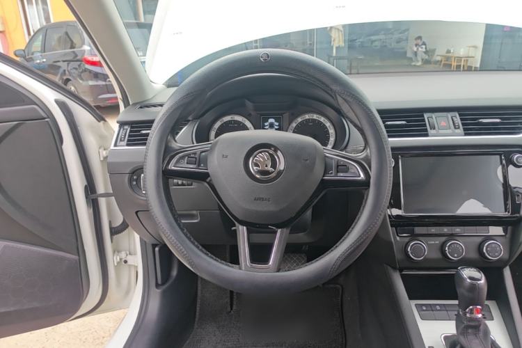 Used Skoda Octavia 2018 TSI230 DSG Luxury Enjoyment Edition Steering Wheel