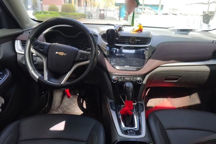 Used Chevrolet Malibu 2018 530T Automatic Luxury Edition Center Console