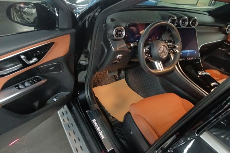 Used Mercedes-Benz GLC 2023 GLC 260 L 4MATIC Luxury Model 5 Seats
