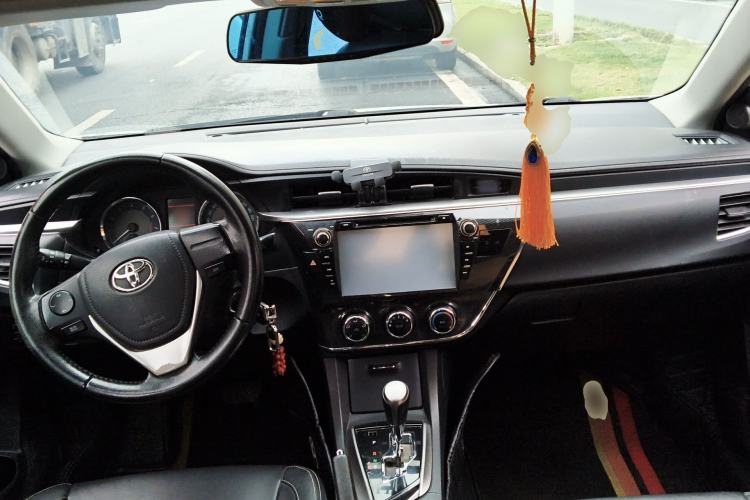 Used Toyota Corolla 2014 1.6L CVT GL-i Leather Edition Center Console