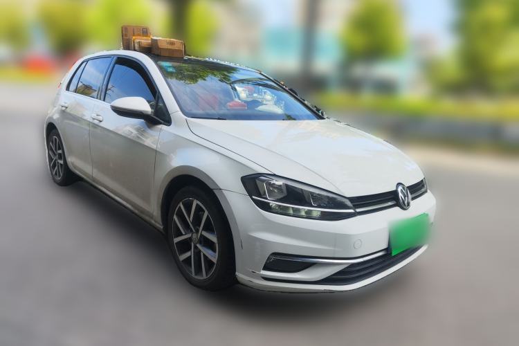 Used Volkswagen Golf 2020 Zhiai Edition 200TSI DSG Comfortable & Ambitious Version Front Right 45 Deg