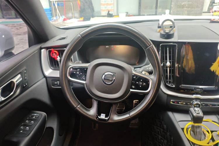 Used Volvo XC60 2019 T5 4x4 Smart & Dynamic Sport Edition China VI Standard Steering Wheel