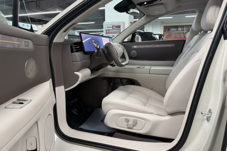 Used IM LS6 2026 Model Pure Electric Max Left Front Seat