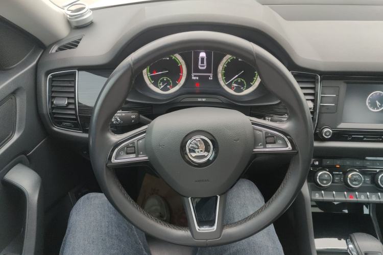 Used Skoda Kodiaq 2017 TSI330 7-Seater Two-Wheel-Drive Luxury Edition Steering Wheel