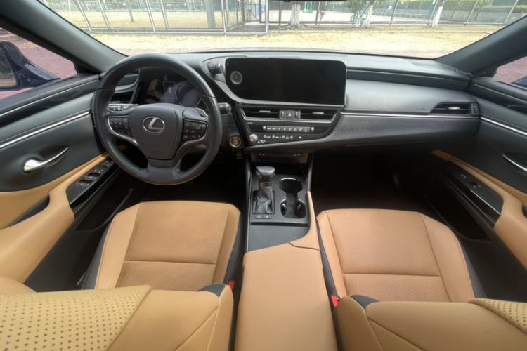 Used Lexus ES 2022 300h Excellence Edition
