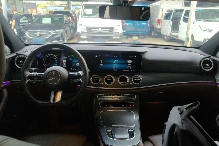 Used Mercedes-Benz E-Class 2022 Second Facelift E 300 L Sporty and Stylish Edition Center Console