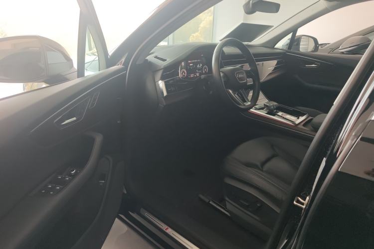 Used Audi Q7 2023 45 TFSI quattro S line Sport model Driver Seat