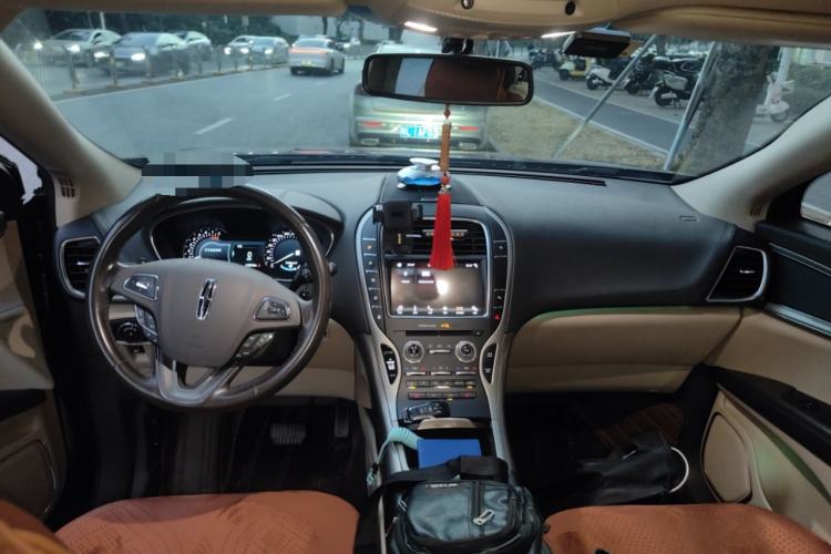 Used Lincoln MKX 2017 2.0T Two-Wheel Drive Deluxe Edition Center Console