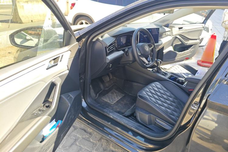 Used Volkswagen Sagitar 2023 300TSI DSG Excellence Edition Driver Seat