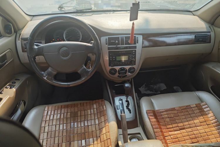 Used Buick Excelle 2005 1.8 Automatic Luxury Model Center Console