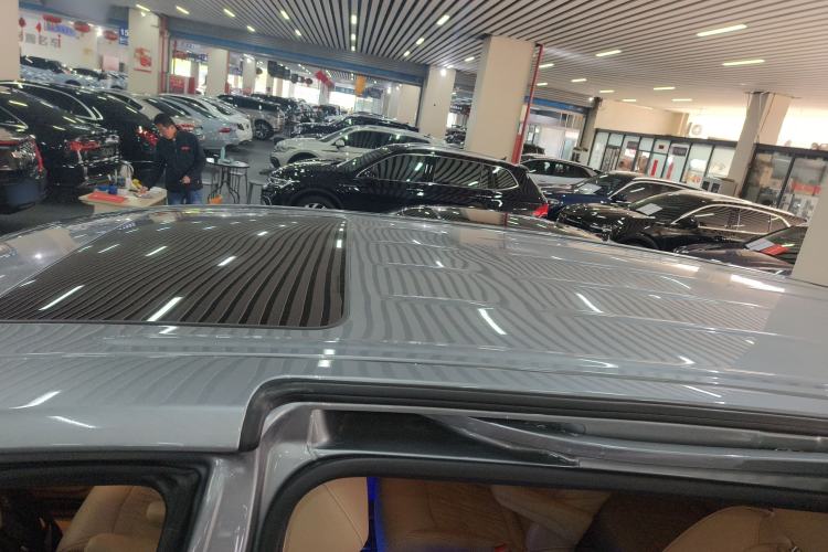 Used Buick GL8 2023 Facelifted Land Cruiser Executive Luxury Version
