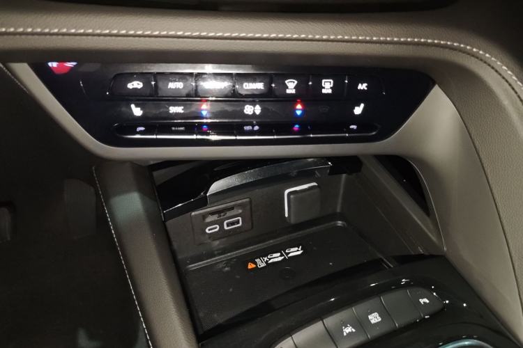 Used Buick Envision 2023 Encore Plus 652T Five-Seat Luxury Model
