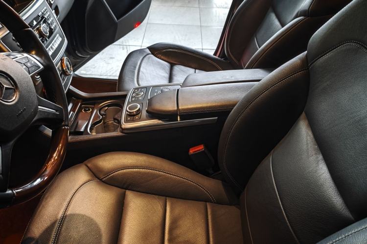 Used Mercedes-Benz M-Class 2014 ML 400 4MATIC Luxury Model Interior 3
