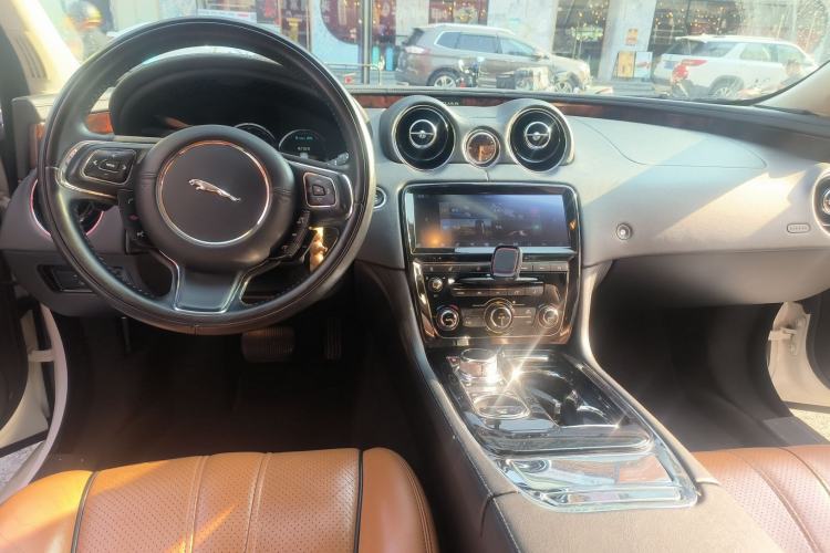 Used Jaguar XJ 2015 XJL 3.0 SC Two-Wheel-Drive Panoramic Business Edition

