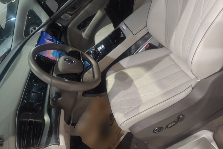 Used Denza D9 2022 DM-i 1040 Prestige Model
