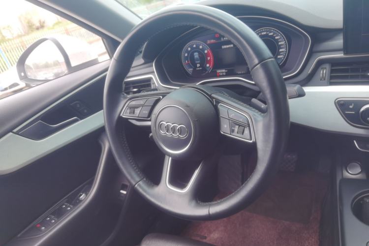 Used Audi A4L 2020 40 TFSI Luxury Dynamic Model Steering Wheel