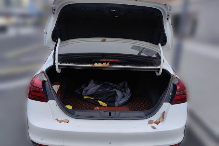 Used Geely Auto Emgrand 2019 Leading Edition 1.5L Manual Luxury Model China VI Standard Trunk