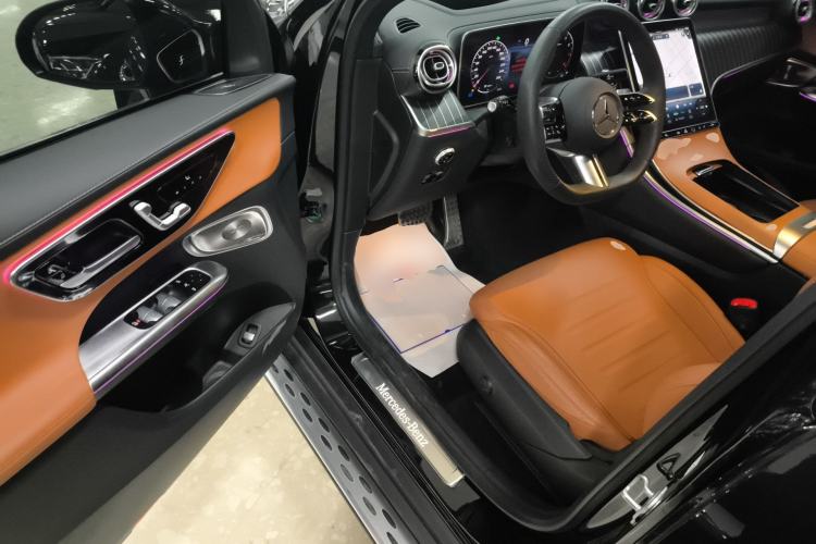 Used Mercedes-Benz GLC 2023 Facelifted GLC 300 L 4MATIC Luxury Version 5 Seats Driver Seat