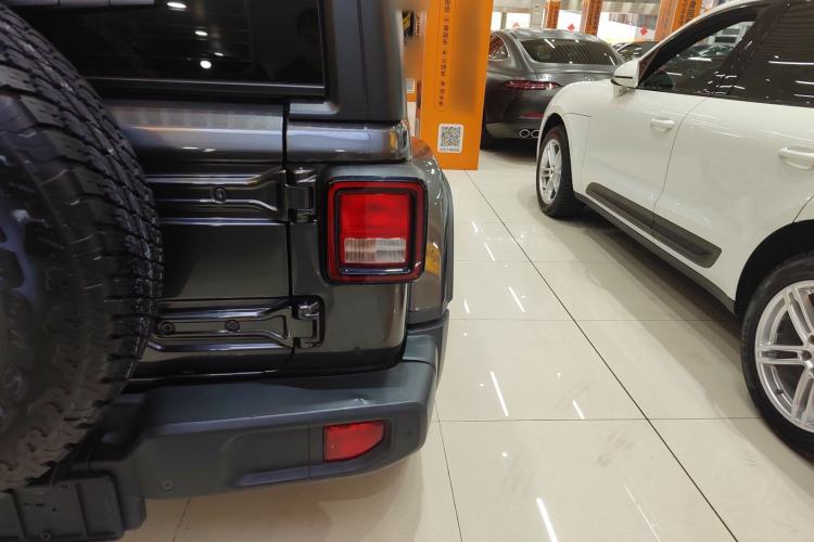 Used Jeep Wrangler 2019 2.0T Sahara Two-Door Version China VI Emission Standard
