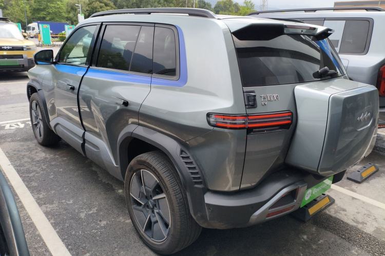 Used Formula Leopard Titanium 3 2025 501KM All-Wheel Drive Intelligent Driving Ultra Version
