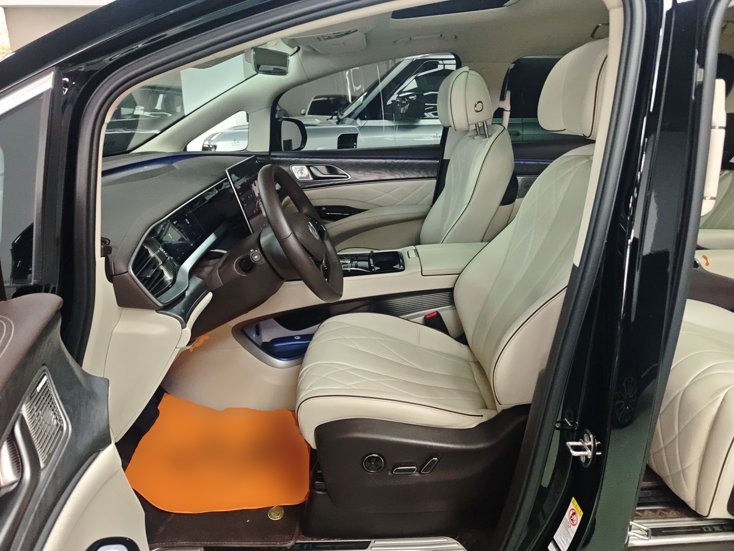 Переднее сиденье в автомобиле