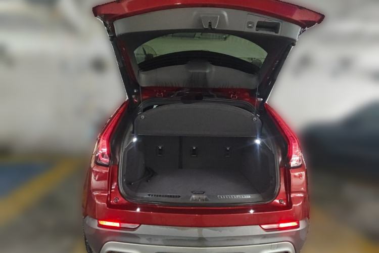 Used Cadillac XT4 2018 28T Two-Wheel-Drive Luxury Model Trunk