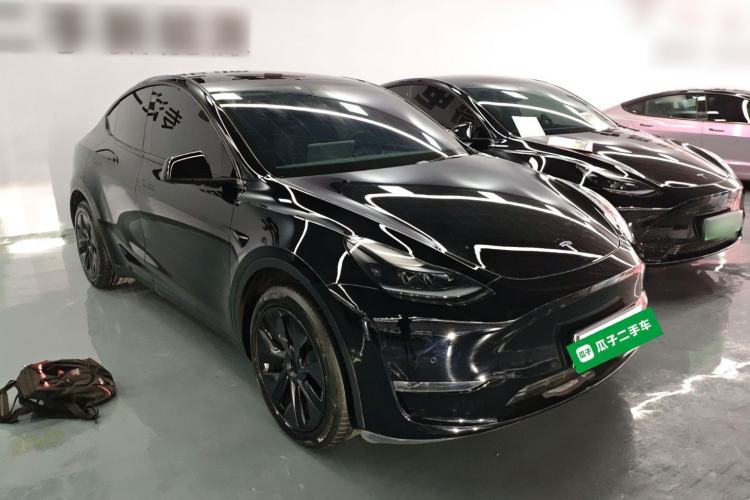 Used Tesla Model Y 2023 Long-Range All-Wheel-Drive Version
