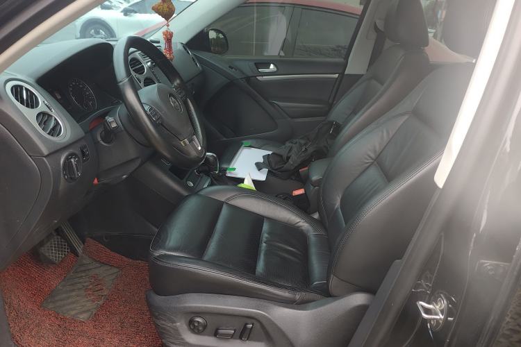 Used Volkswagen Tiguan 2015 2.0 TSI Automatic All-Wheel Drive Luxury Edition Left Front Seat