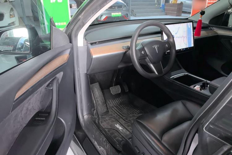 Used Tesla Model Y 2021 Long-Range All-Wheel-Drive Version 3D7
