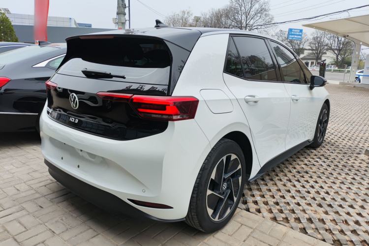 Used Volkswagen ID.3 2024 Pure & Smart Edition Rear Right 45 Deg