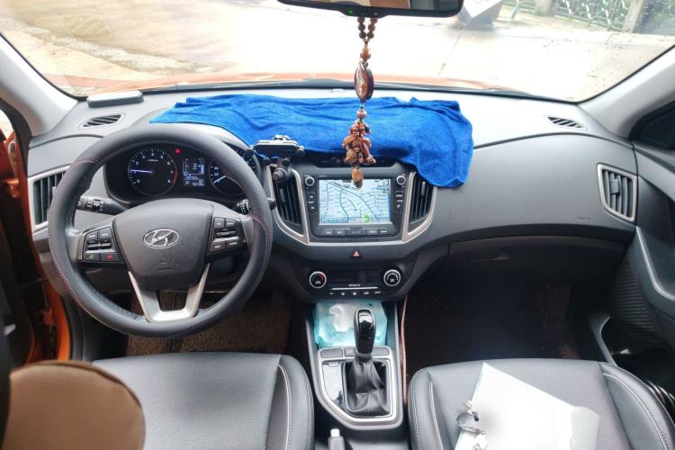 Used Hyundai ix25 2015 1.6L Automatic Two-Wheel-Drive Deluxe DLX Model Center Console