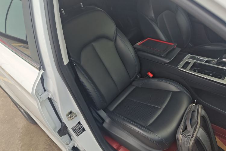 Used Roewe RX5 2023 PLUS 330TGI Automatic Trendsetting Smart Edition
