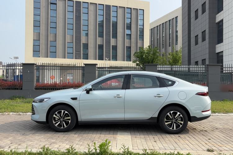 Used BYD Qin PLUS 2025 DM-i Smart Drive 120KM Superior Model
