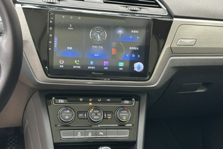 Used Volkswagen Touran 2016 Volkswagen Touran L 280TSI DSG Comfort Edition Audio And AC Panel