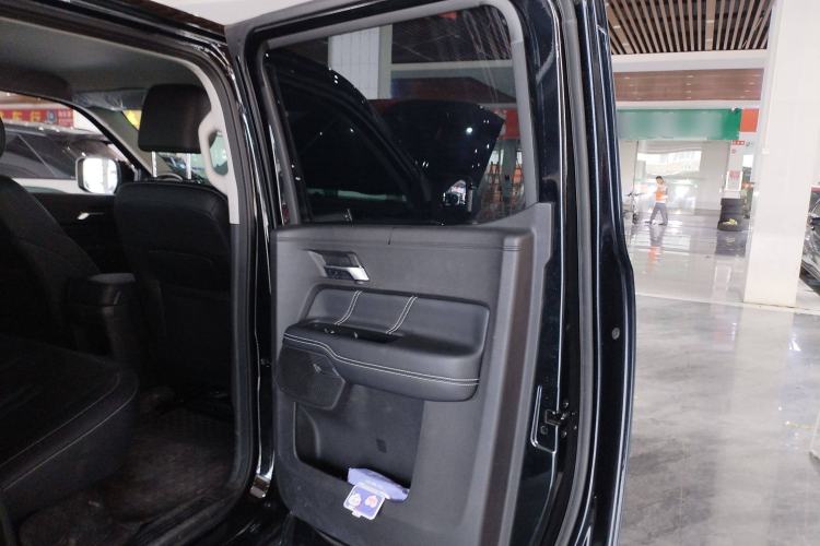 Used JMC DaDao 2023 All-Purpose 2.3T Diesel Manual Two-Wheel Drive Long-Wheelbase Comfort Edition
