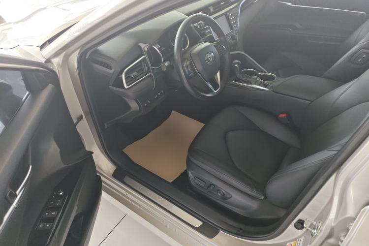 Used Toyota Camry 2018 2.0G Luxury Edition
