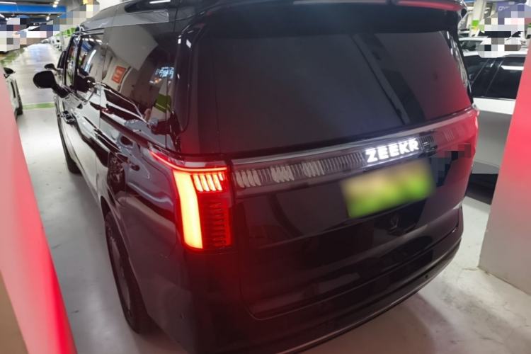 Used Zeekr 009 2024 7-Seater Aisle Version 108 kWh
